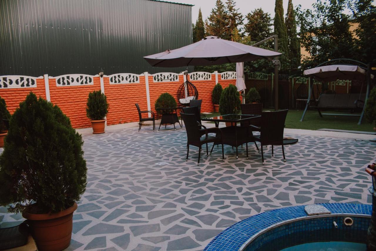 Hotel Lux Tbilisi Exterior foto